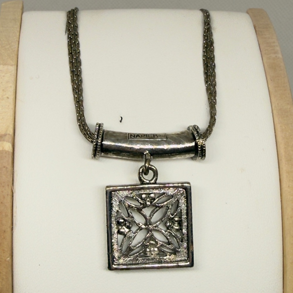 Vintage Napier silver tone filigree 3 strand necklace Women’s costume jewelry - Picture 2 of 6